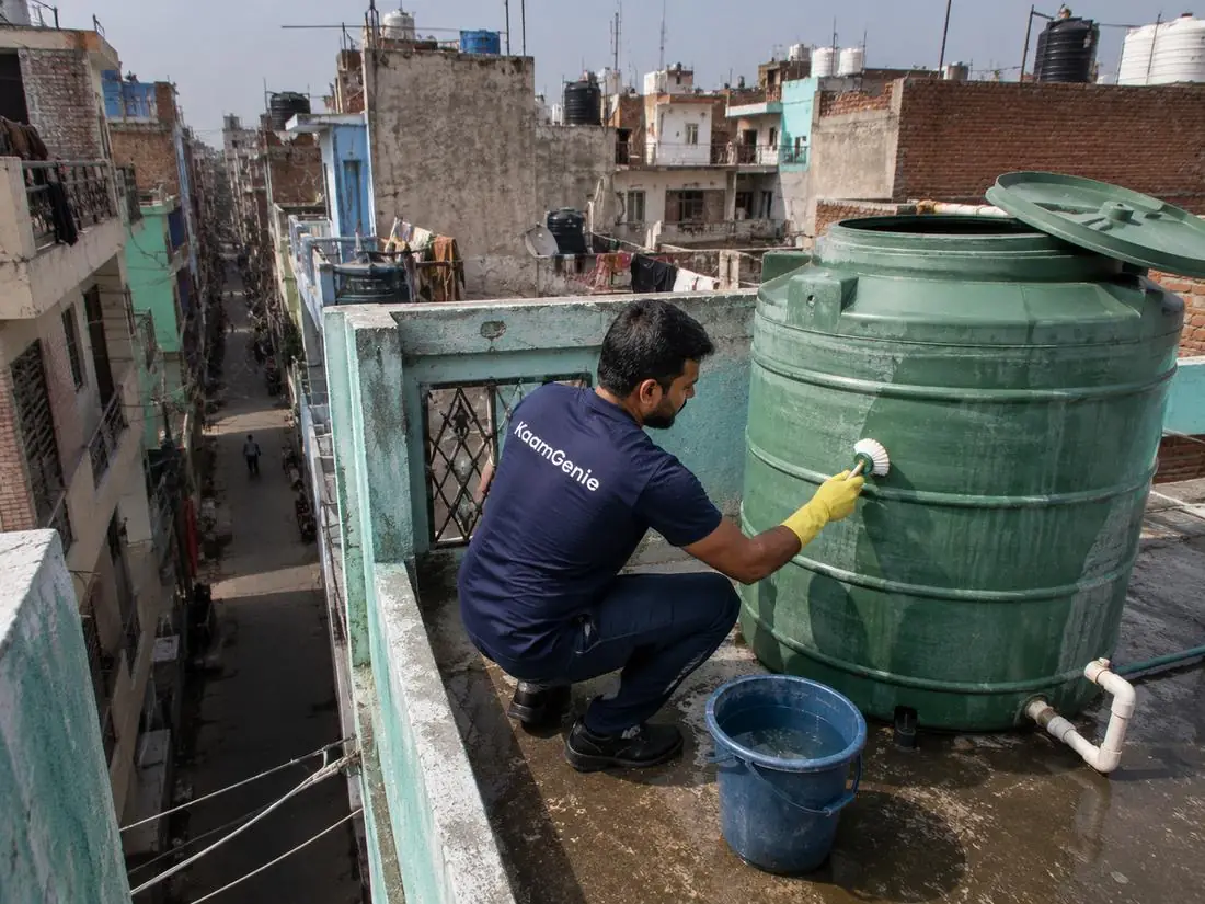 KaamGenie crew cleaning a water tank in Raghubar Pura, East Delhi