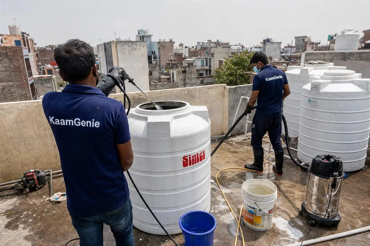 KaamGenie crew cleaning a water tank in Rangpuri, Delhi