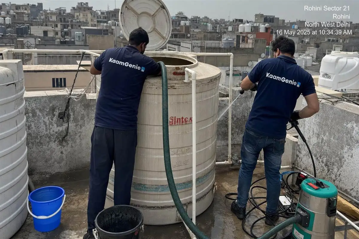 KaamGenie crew cleaning a water tank in Rohini Sector 21, Delhi