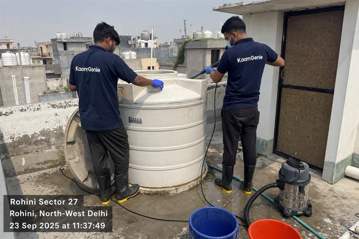 KaamGenie crew cleaning a water tank in Rohini Sector 27, Delhi