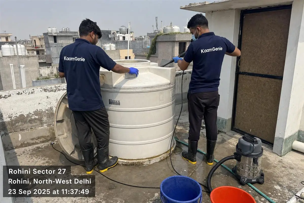 KaamGenie crew cleaning a water tank in Rohini Sector 27, Delhi