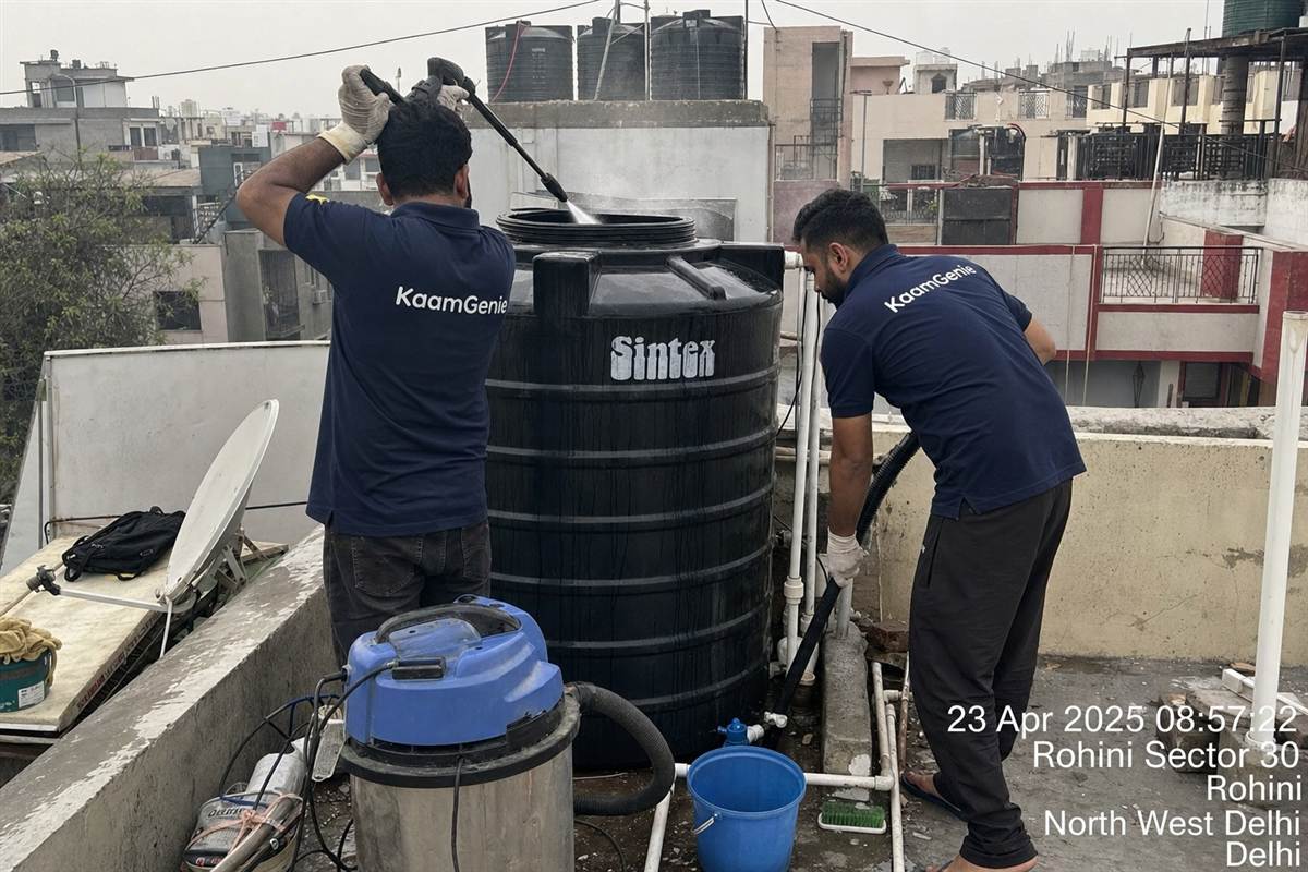 KaamGenie crew cleaning a water tank in Rohini Sector 30, Delhi