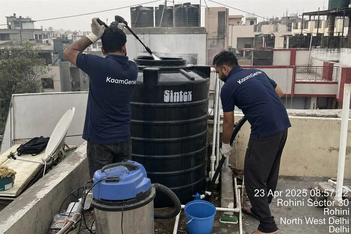 KaamGenie crew cleaning a water tank in Rohini Sector 30, Delhi