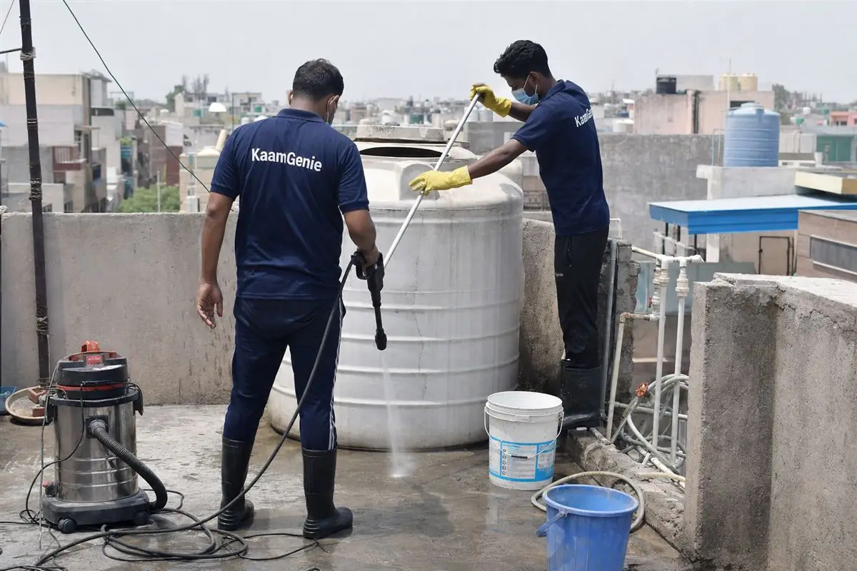 KaamGenie crew cleaning a water tank in Rohini Sector 32, Delhi