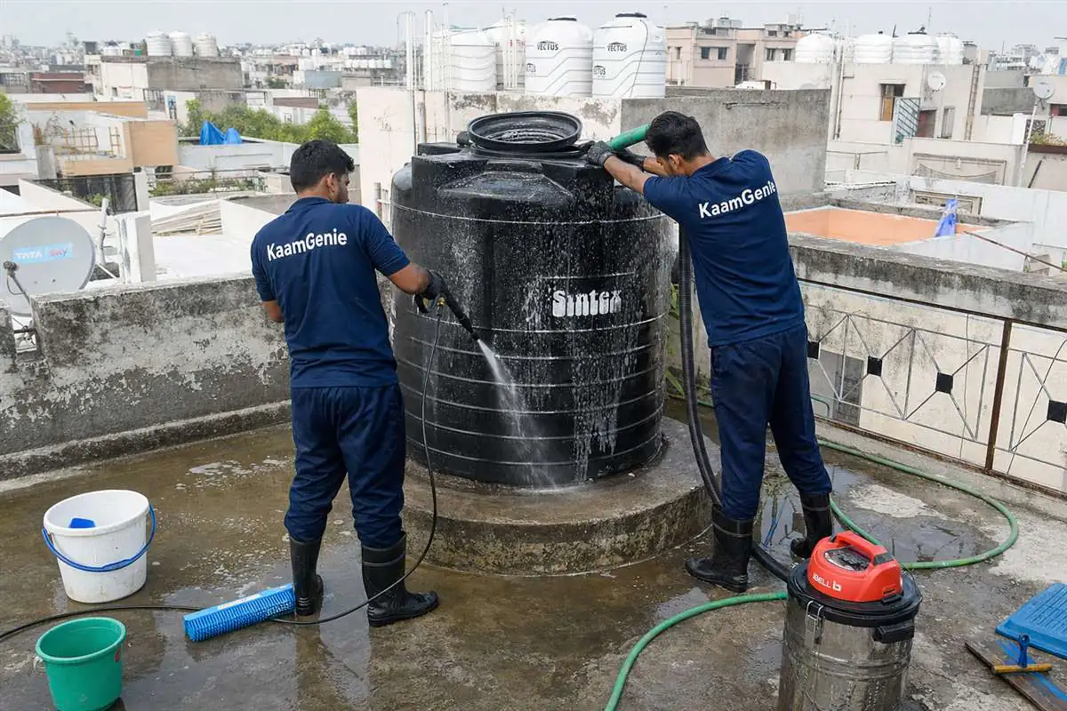 KaamGenie crew cleaning a water tank in Rohini Sector 39, Delhi