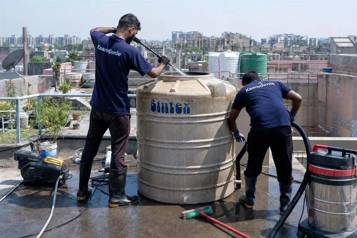 KaamGenie crew cleaning a water tank in Rohini Sector 6, Delhi