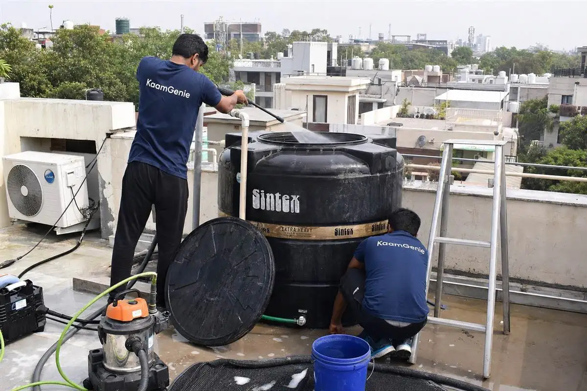 KaamGenie crew cleaning a water tank in Saidulajab, Delhi