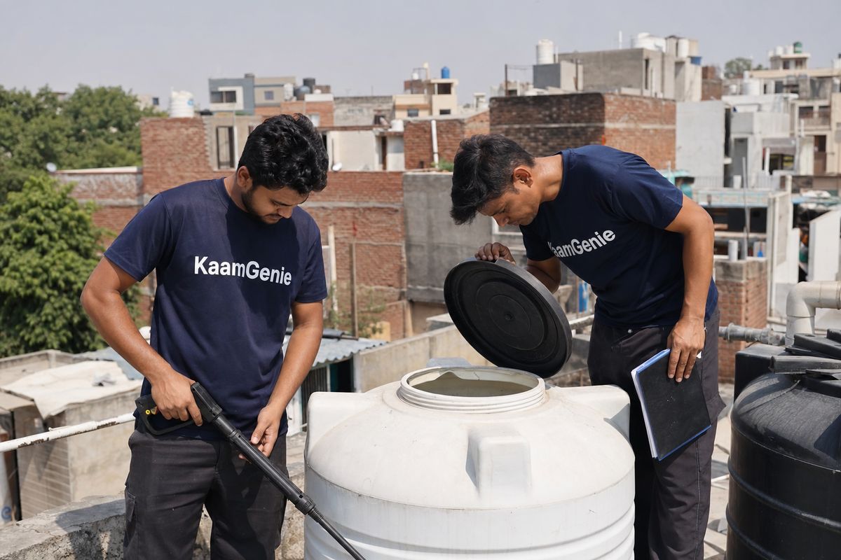 KaamGenie crew cleaning a water tank in Shakti Nagar, North Delhi