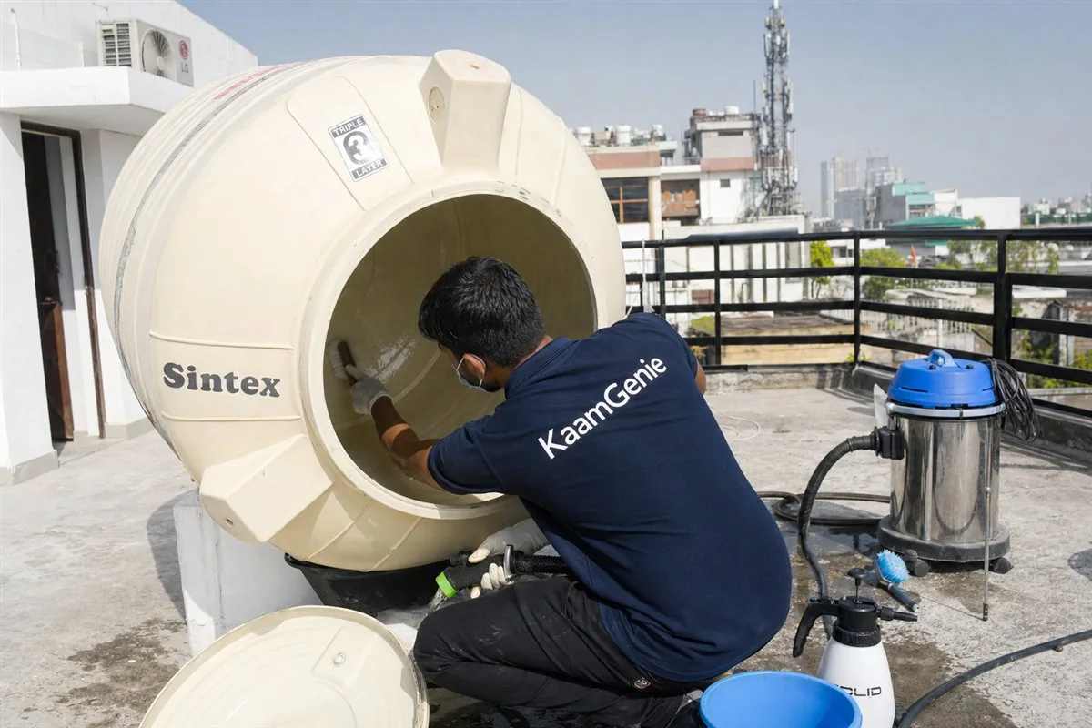 KaamGenie sintex tank cleaning crew arriving at a Delhi home, same-day near-you service