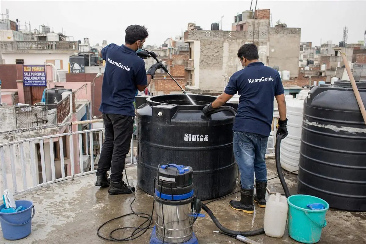 KaamGenie crew cleaning a water tank in Sultanpur, Delhi