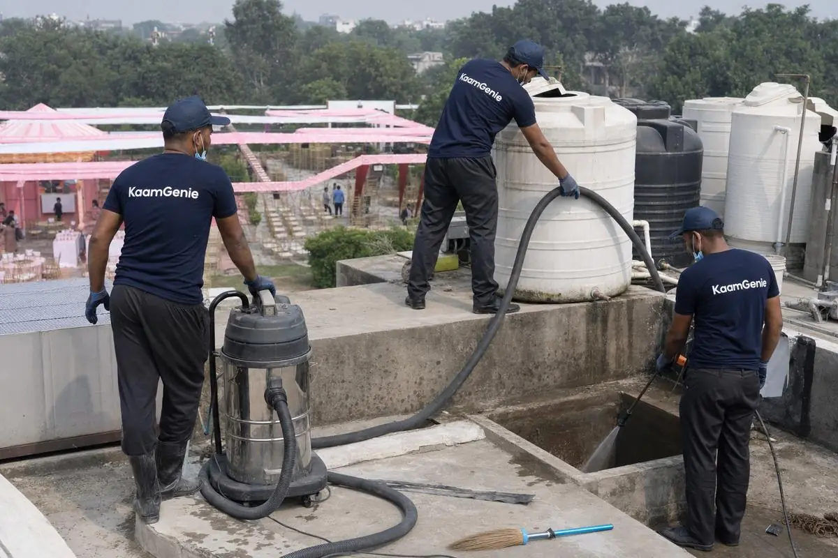 KaamGenie crew cleaning a commercial water tank in Chattarpur, Delhi