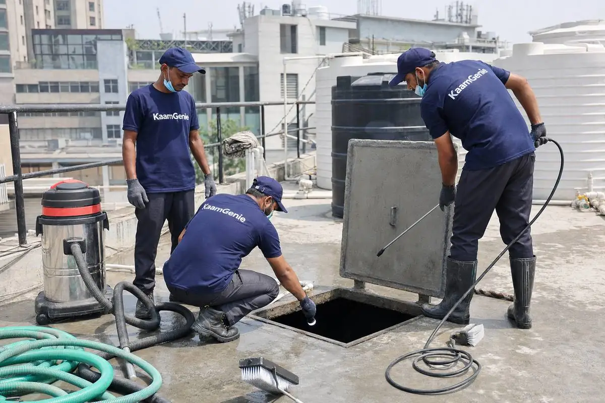 KaamGenie crew cleaning a commercial water tank in Saket, Delhi