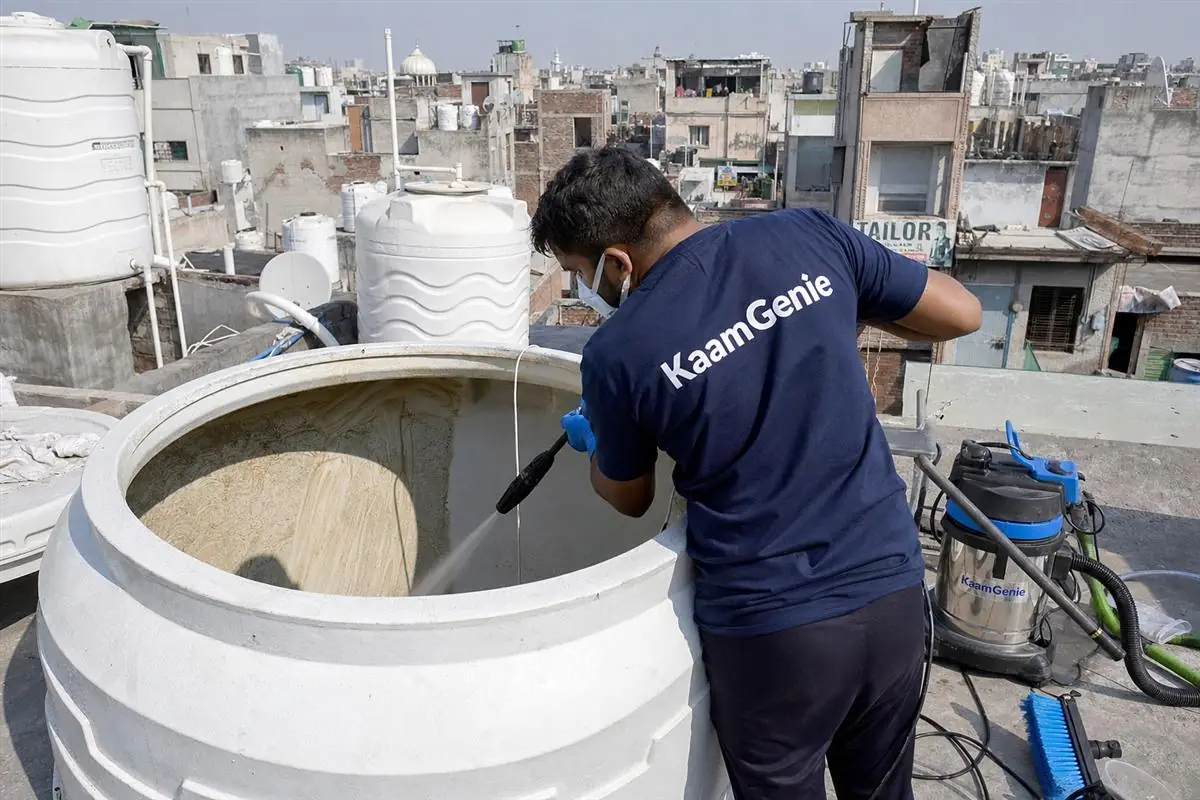 KaamGenie crew cleaning a overhead (rooftop) tank in Batla House, Delhi