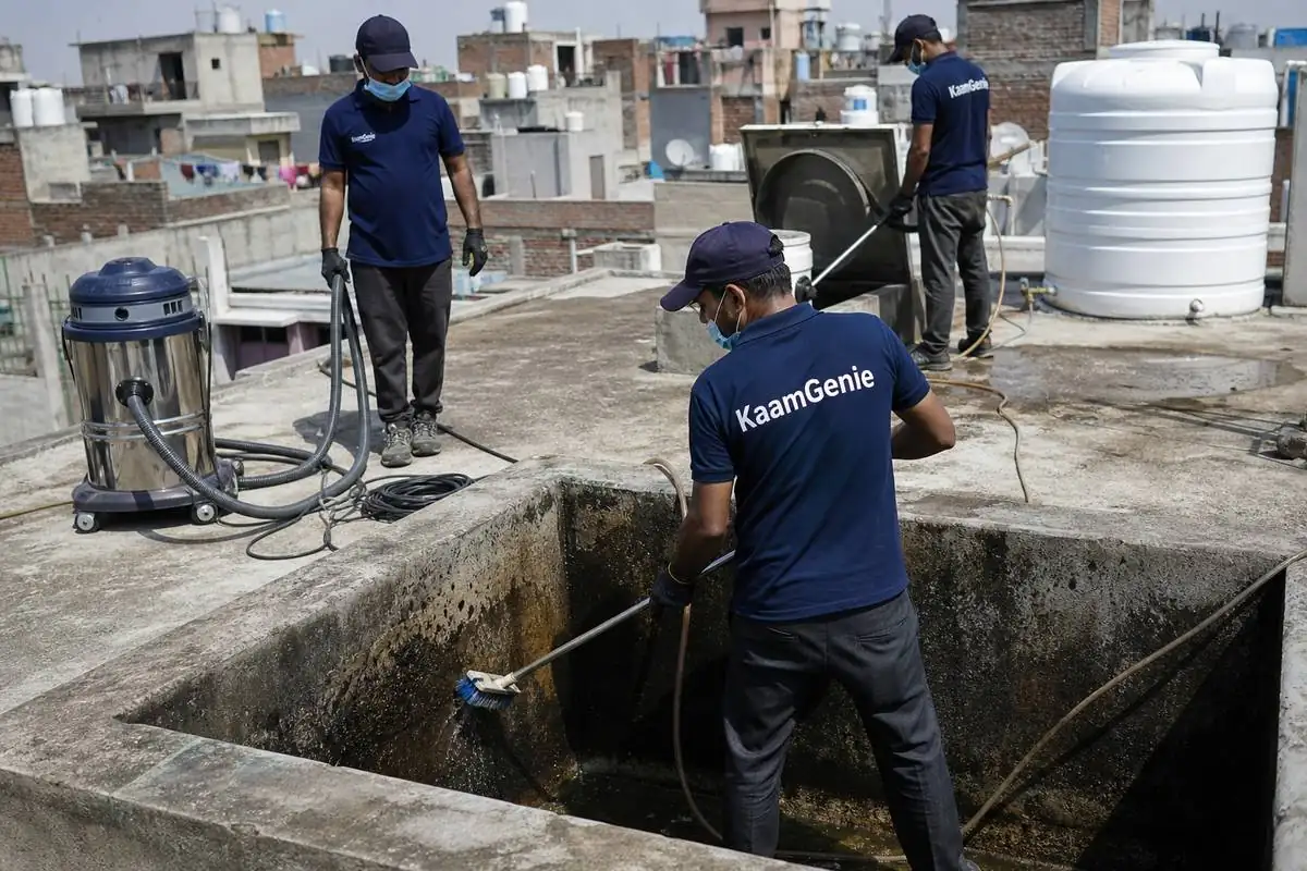 KaamGenie crew cleaning a overhead (rooftop) tank in Bindapur, Delhi