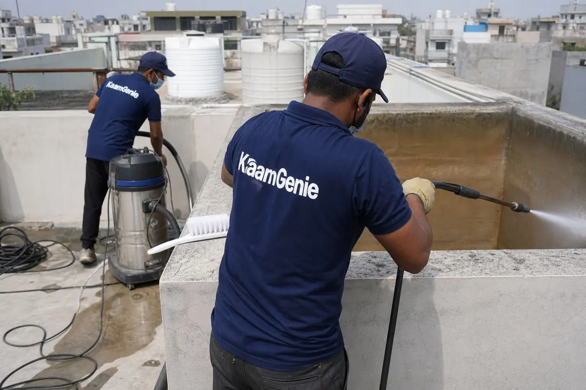 KaamGenie crew cleaning a overhead (rooftop) tank in Dayanand Colony, Delhi