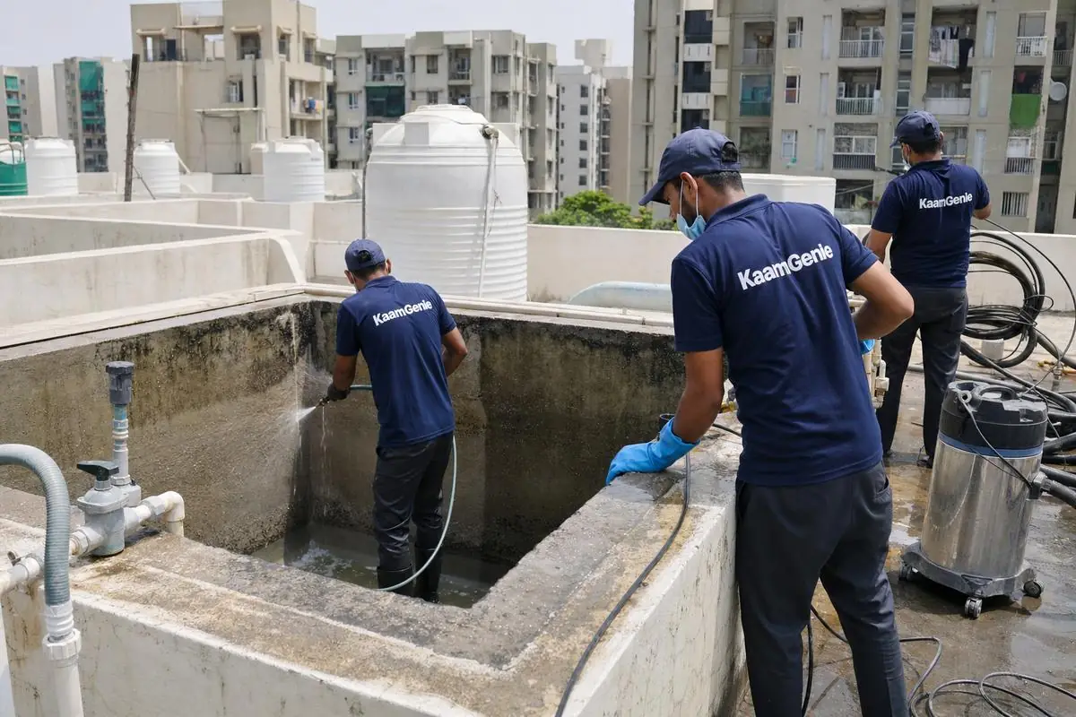 KaamGenie crew cleaning a overhead (rooftop) tank in Dwarka Sector 17, Delhi
