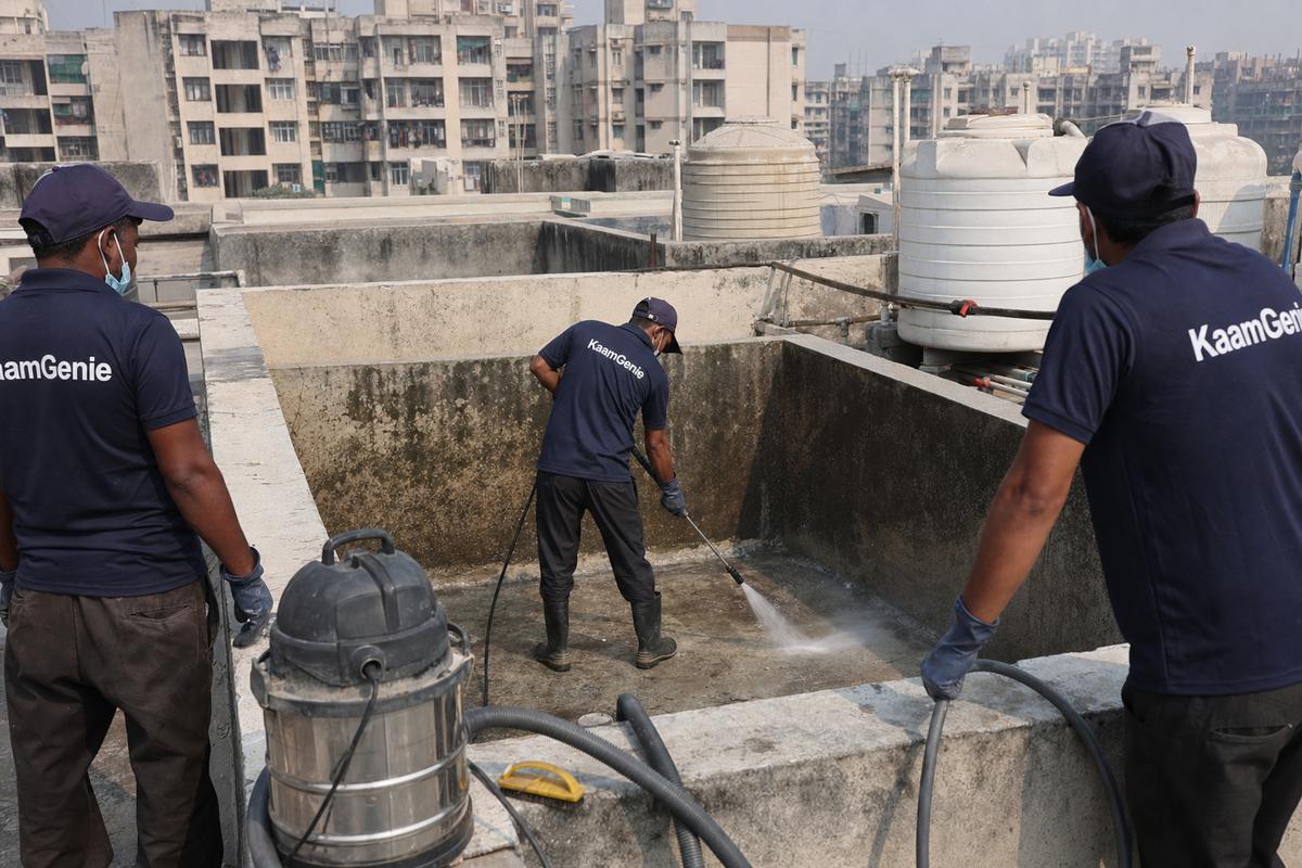 KaamGenie crew cleaning a overhead (rooftop) tank in Dwarka Sector 19, Delhi