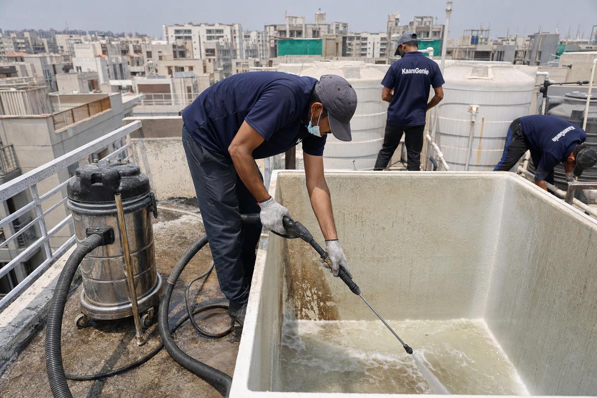 KaamGenie crew cleaning a overhead (rooftop) tank in Dwarka Sector 20, Delhi