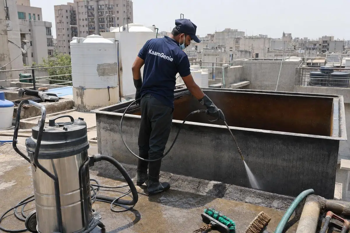 KaamGenie crew cleaning a overhead (rooftop) tank in Dwarka Sector 23, Delhi