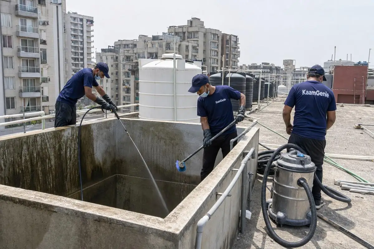 KaamGenie crew cleaning a overhead (rooftop) tank in Dwarka Sector 26, Delhi
