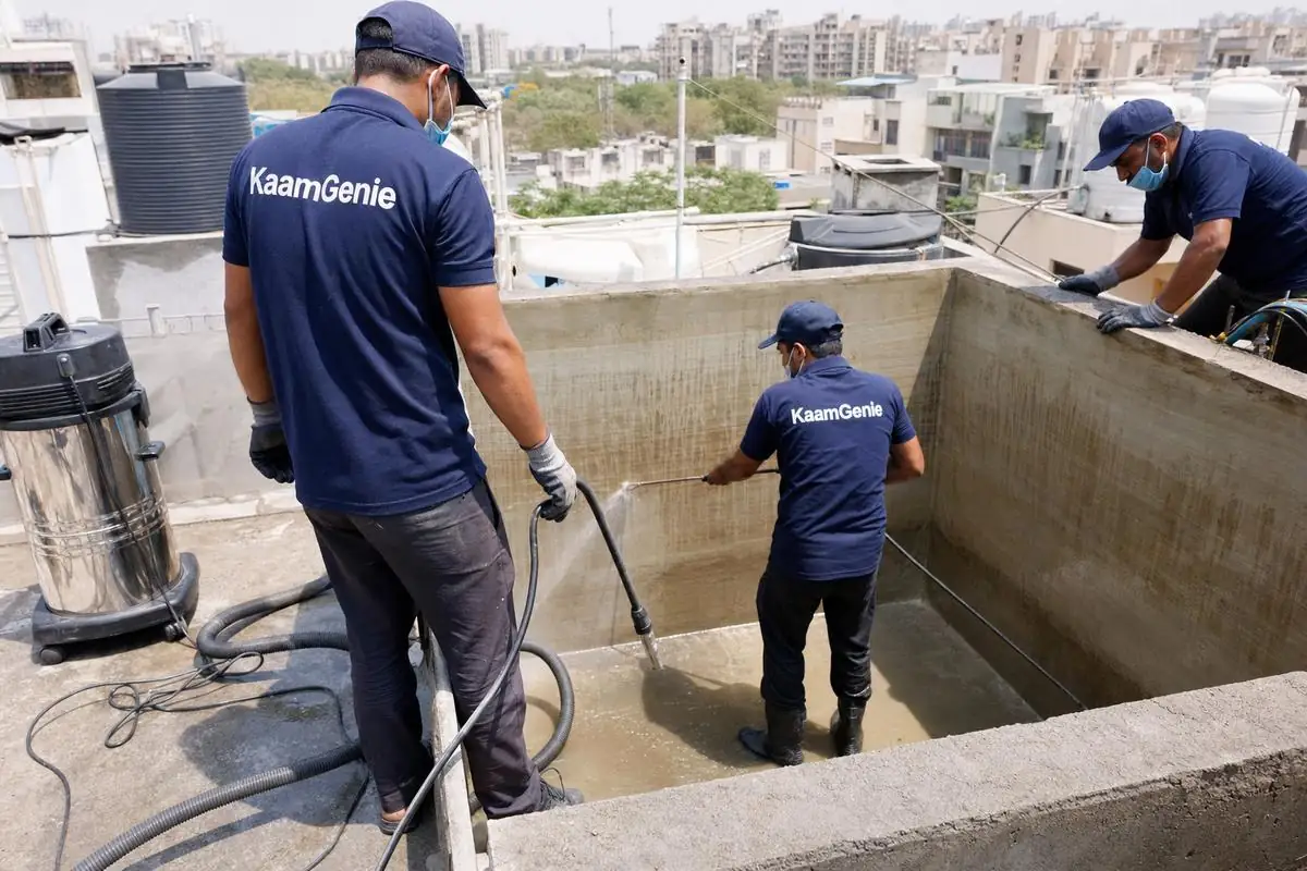 KaamGenie crew cleaning a overhead (rooftop) tank in Dwarka Sector 27, Delhi