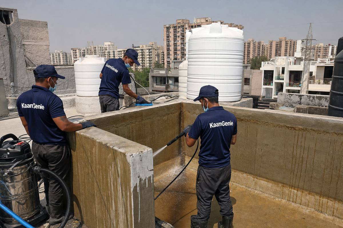 KaamGenie crew cleaning a overhead (rooftop) tank in Dwarka Sector 28, Delhi