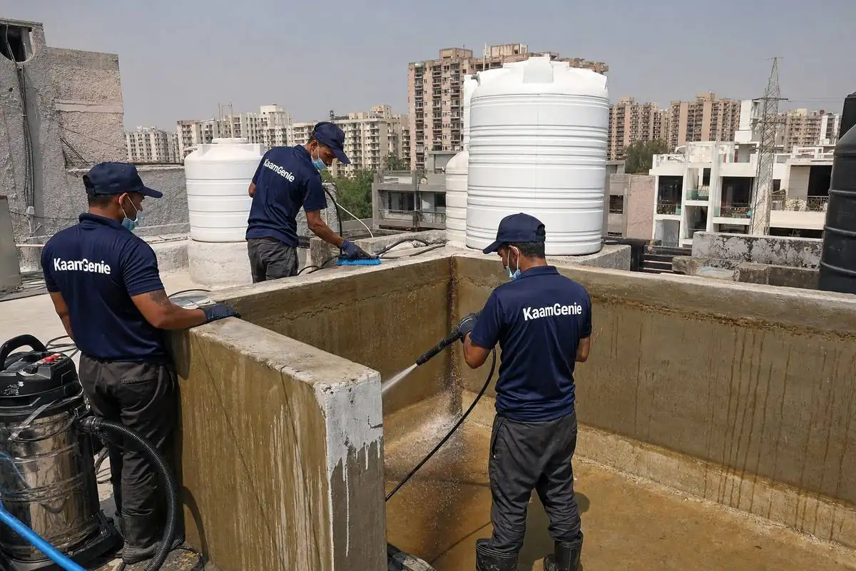 KaamGenie crew cleaning a overhead (rooftop) tank in Dwarka Sector 28, Delhi