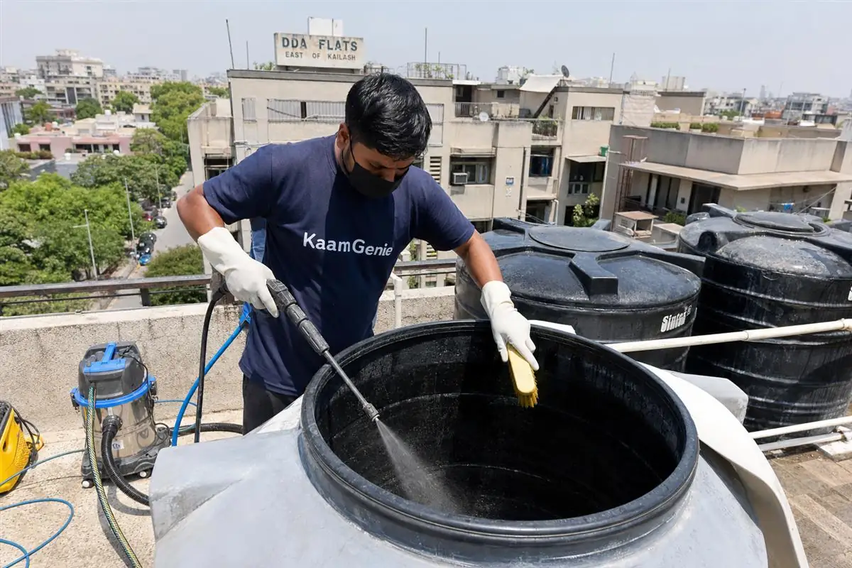 KaamGenie crew cleaning a overhead (rooftop) tank in East of Kailash, Delhi