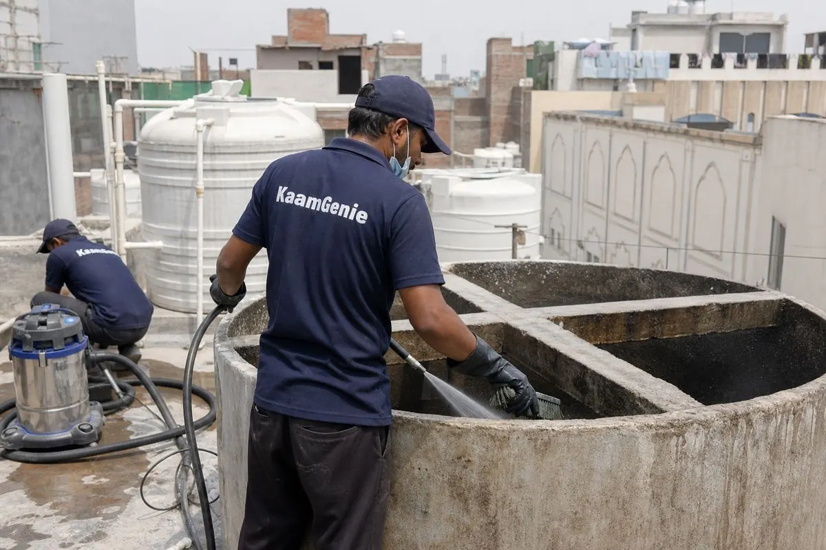 KaamGenie crew cleaning a overhead (rooftop) tank in Haji Colony, Delhi