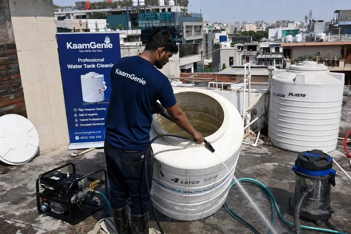 KaamGenie crew cleaning a overhead (rooftop) tank in Hauz Khas, Delhi