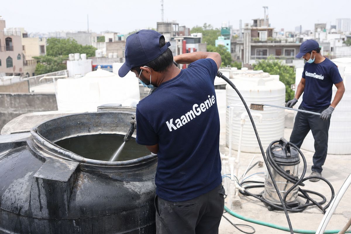 KaamGenie crew cleaning a overhead (rooftop) tank in Hauz Rani, Delhi