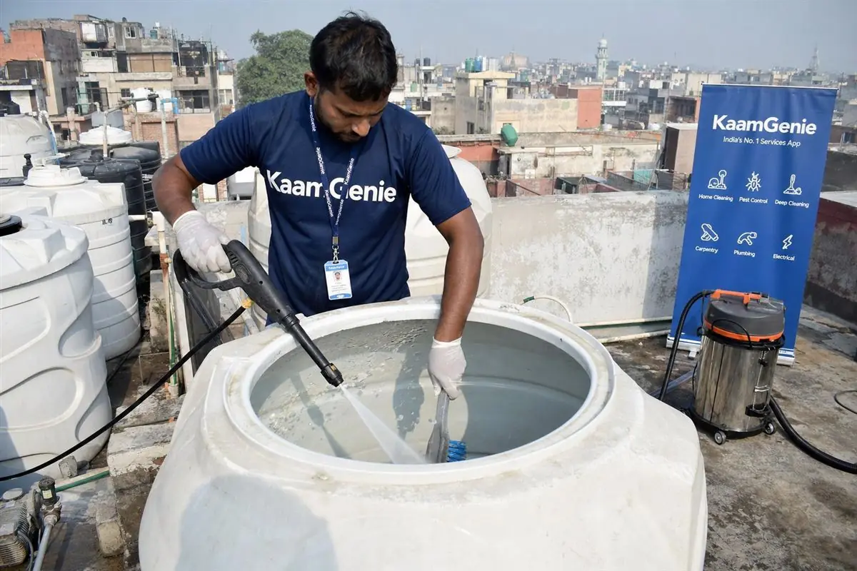 KaamGenie crew cleaning a overhead (rooftop) tank in Hazrat Nizamuddin, Delhi