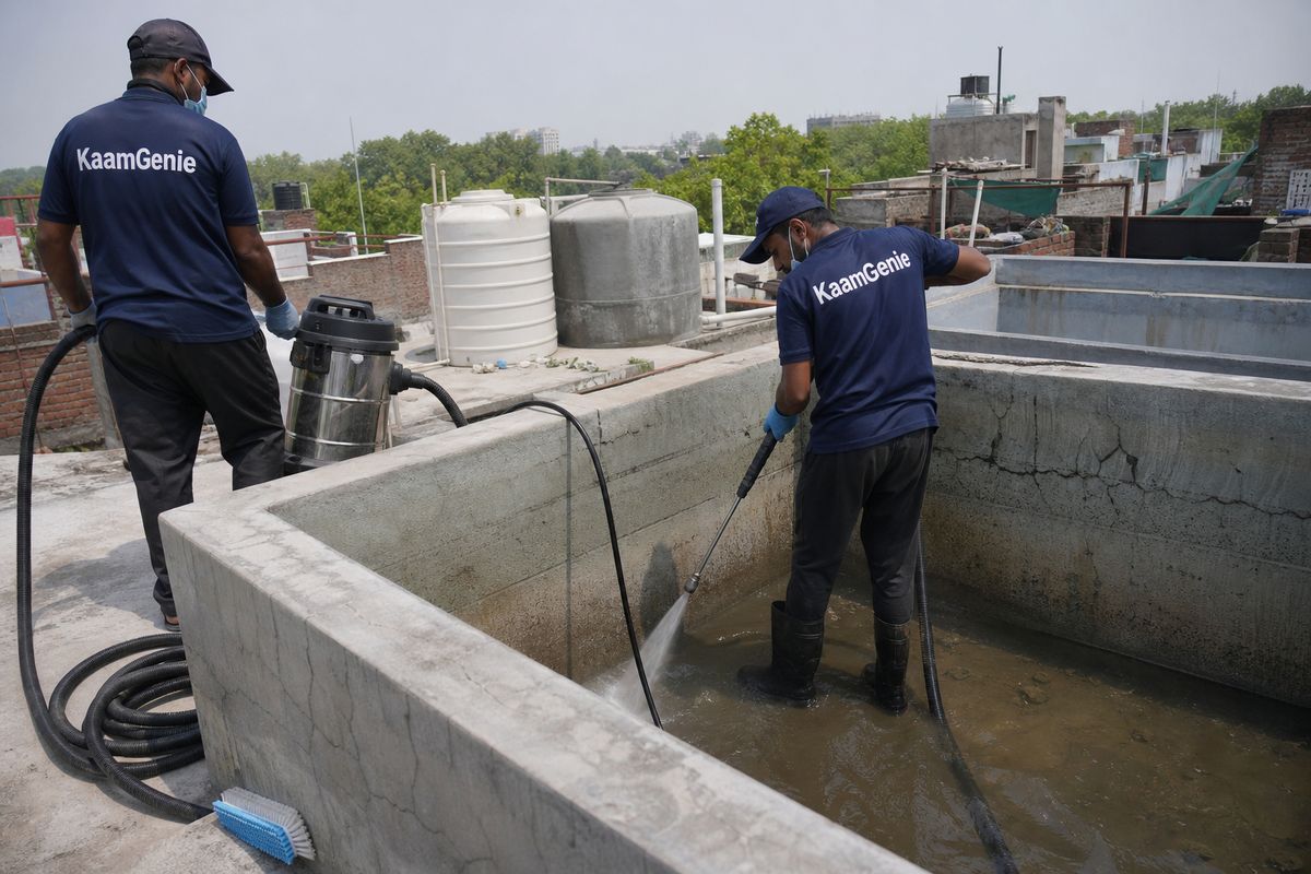 KaamGenie crew cleaning a overhead (rooftop) tank in Inderpuri, Delhi