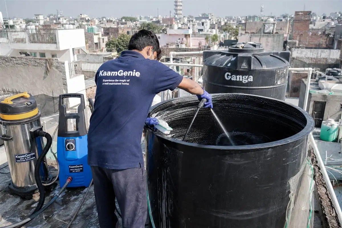 KaamGenie crew cleaning a overhead (rooftop) tank in Jamia Nagar, Delhi