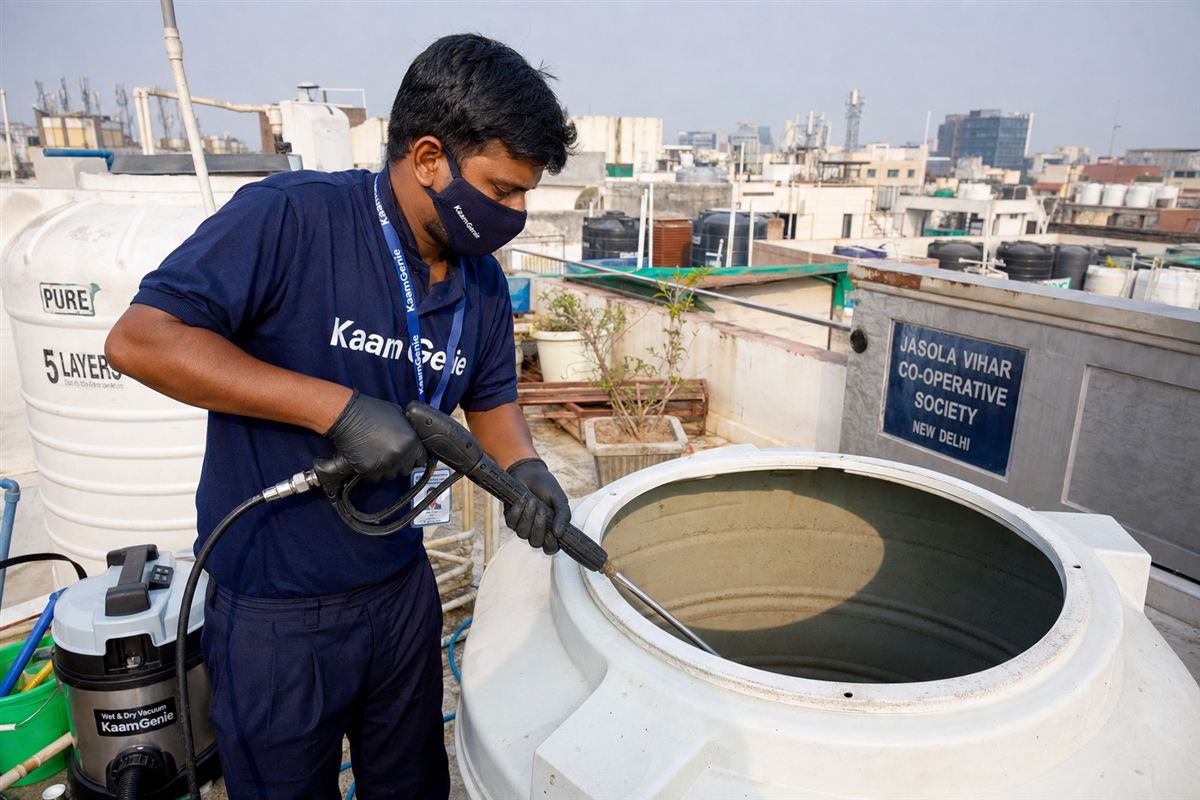 KaamGenie crew cleaning a overhead (rooftop) tank in Jasola, Delhi