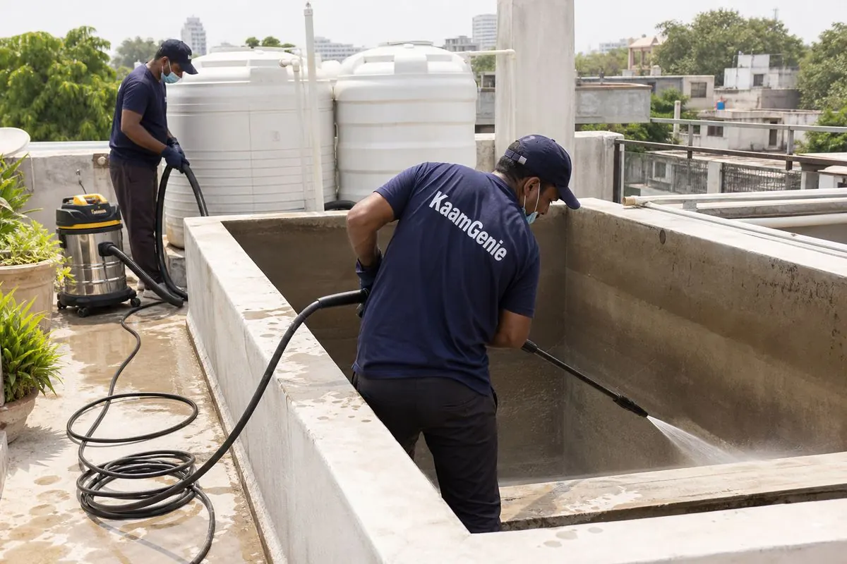 KaamGenie crew cleaning a overhead (rooftop) tank in Jor Bagh, Delhi