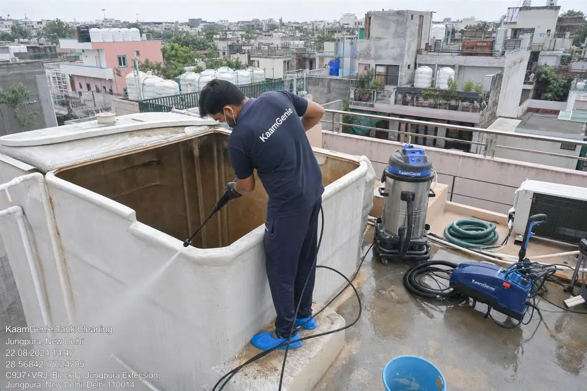 KaamGenie crew cleaning a overhead (rooftop) tank in Jungpura, Delhi