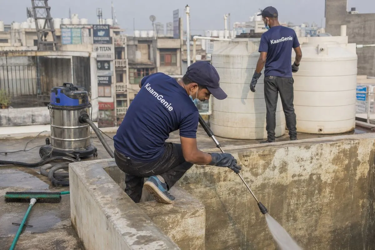 KaamGenie crew cleaning a overhead (rooftop) tank in Karol Bagh, Delhi
