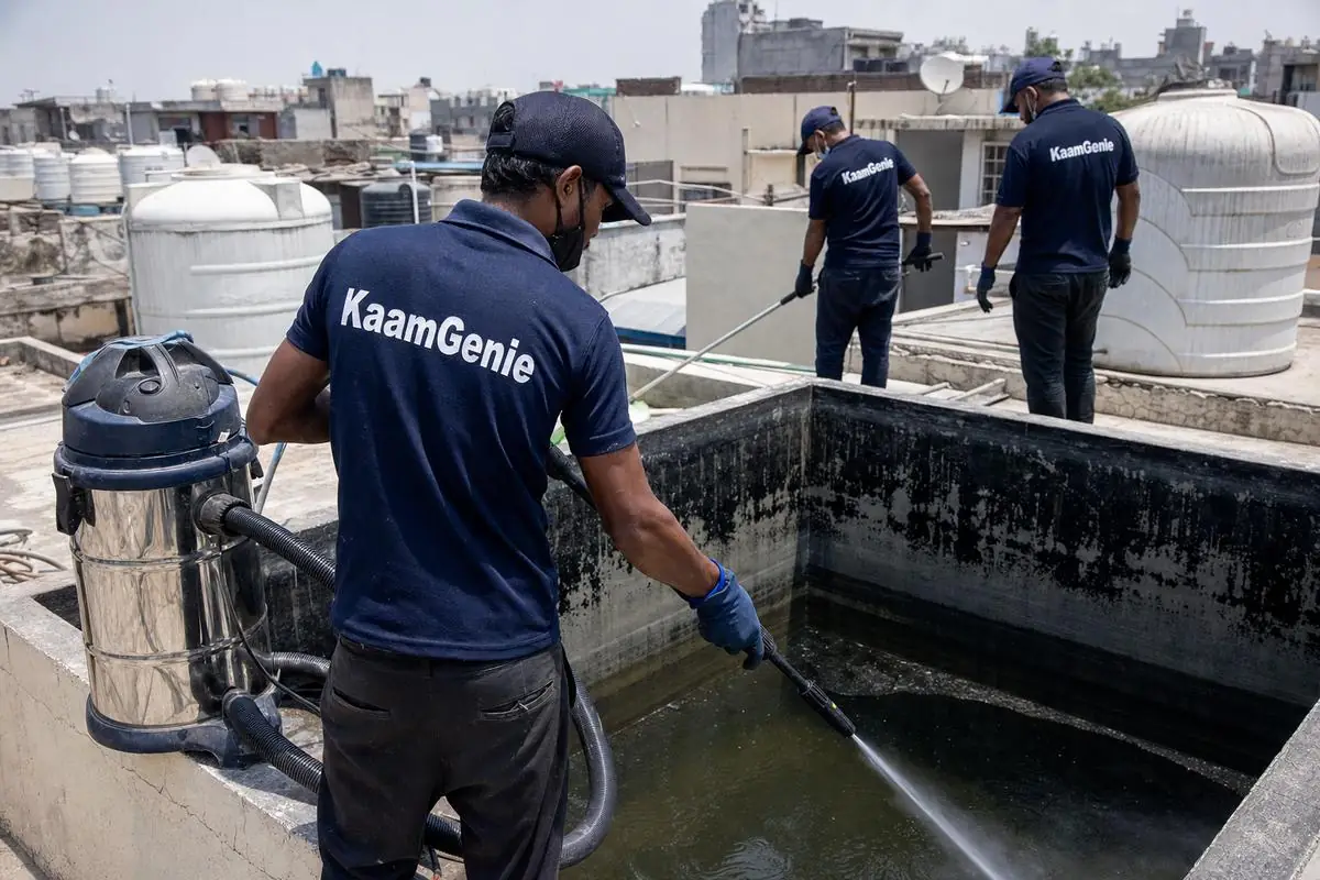 KaamGenie crew cleaning a overhead (rooftop) tank in Khanpur, Delhi
