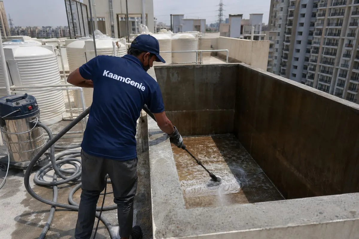 KaamGenie crew cleaning a overhead (rooftop) tank in Kidwai Nagar, Delhi