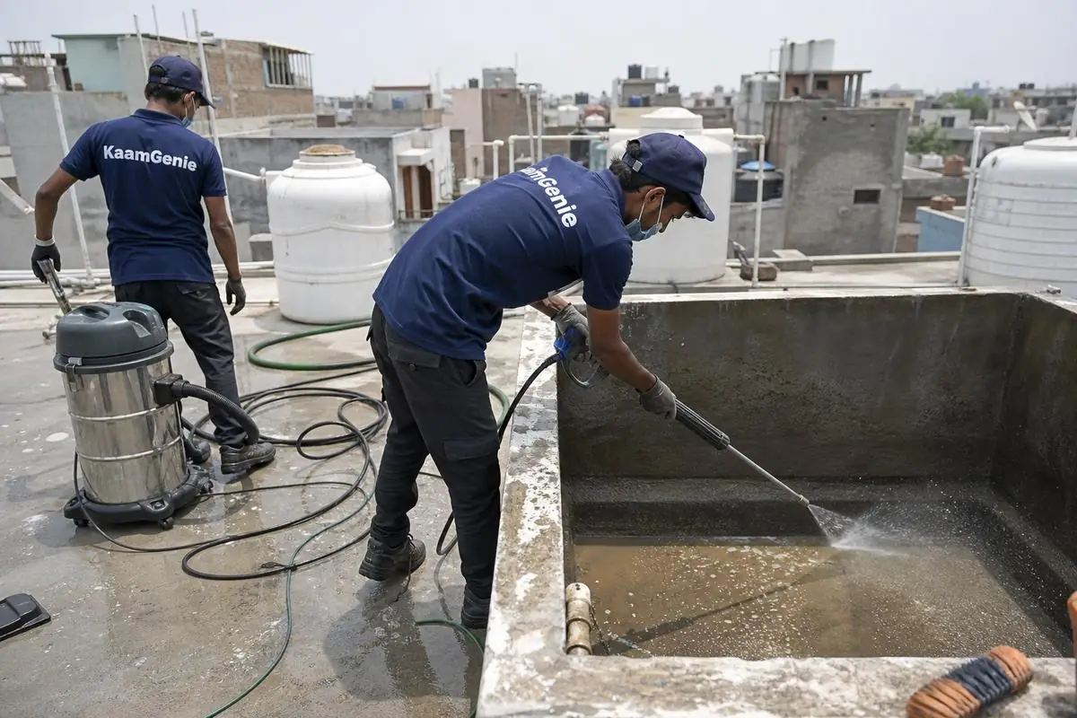 KaamGenie crew cleaning a overhead (rooftop) tank in Kilokri, Delhi