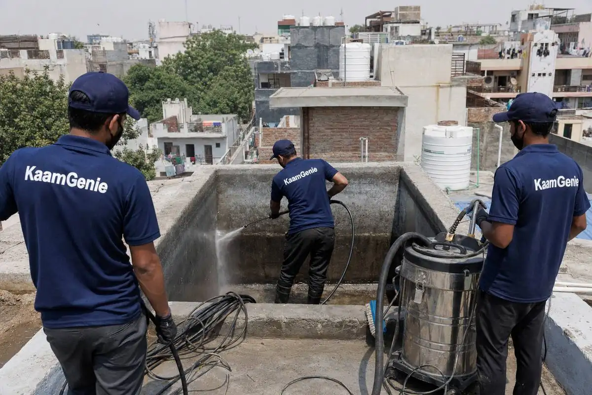 KaamGenie crew cleaning a overhead (rooftop) tank in Kotla Mubarakpur, Delhi