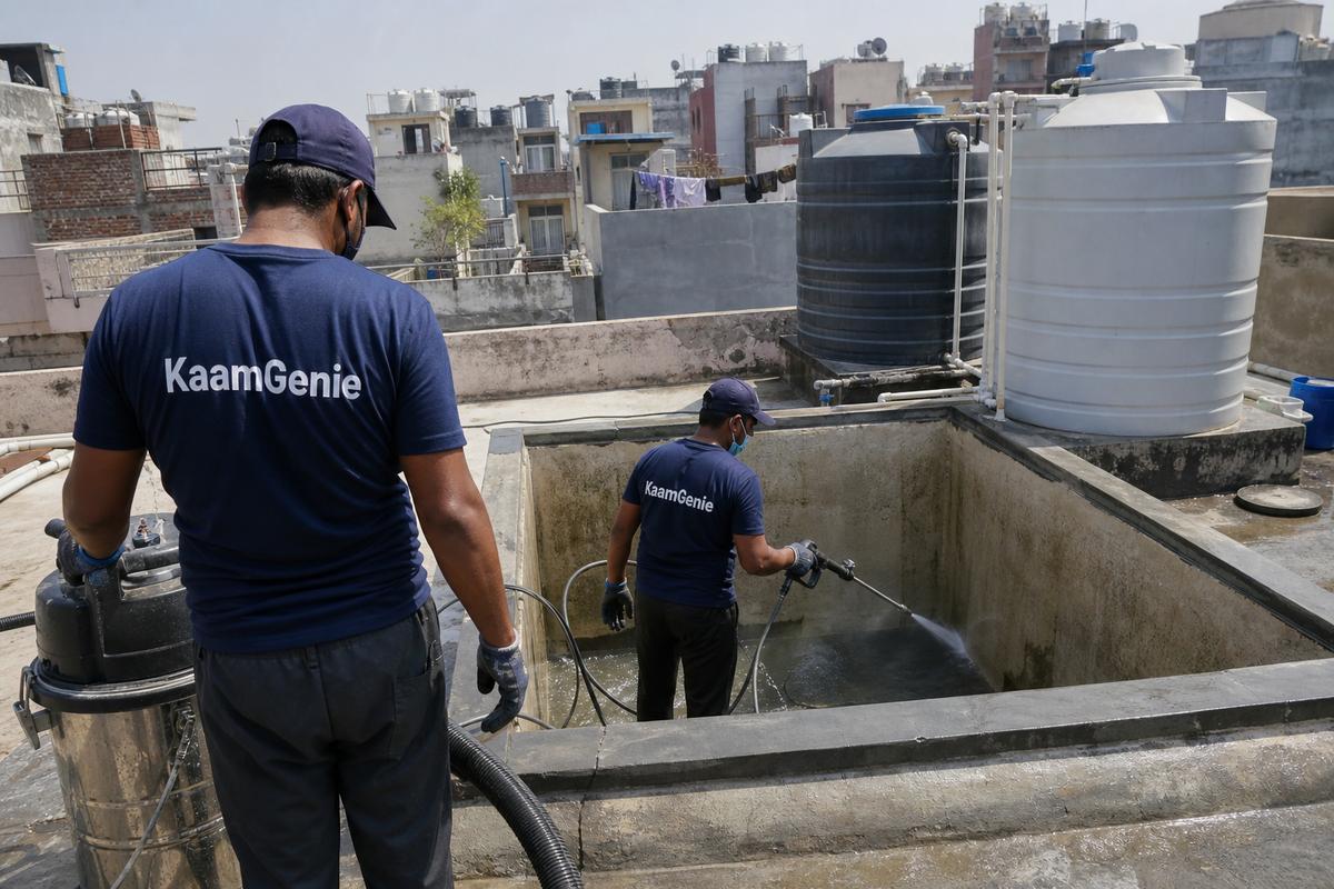 KaamGenie crew cleaning a overhead (rooftop) tank in Krishna Nagar (Safdarjung), Delhi