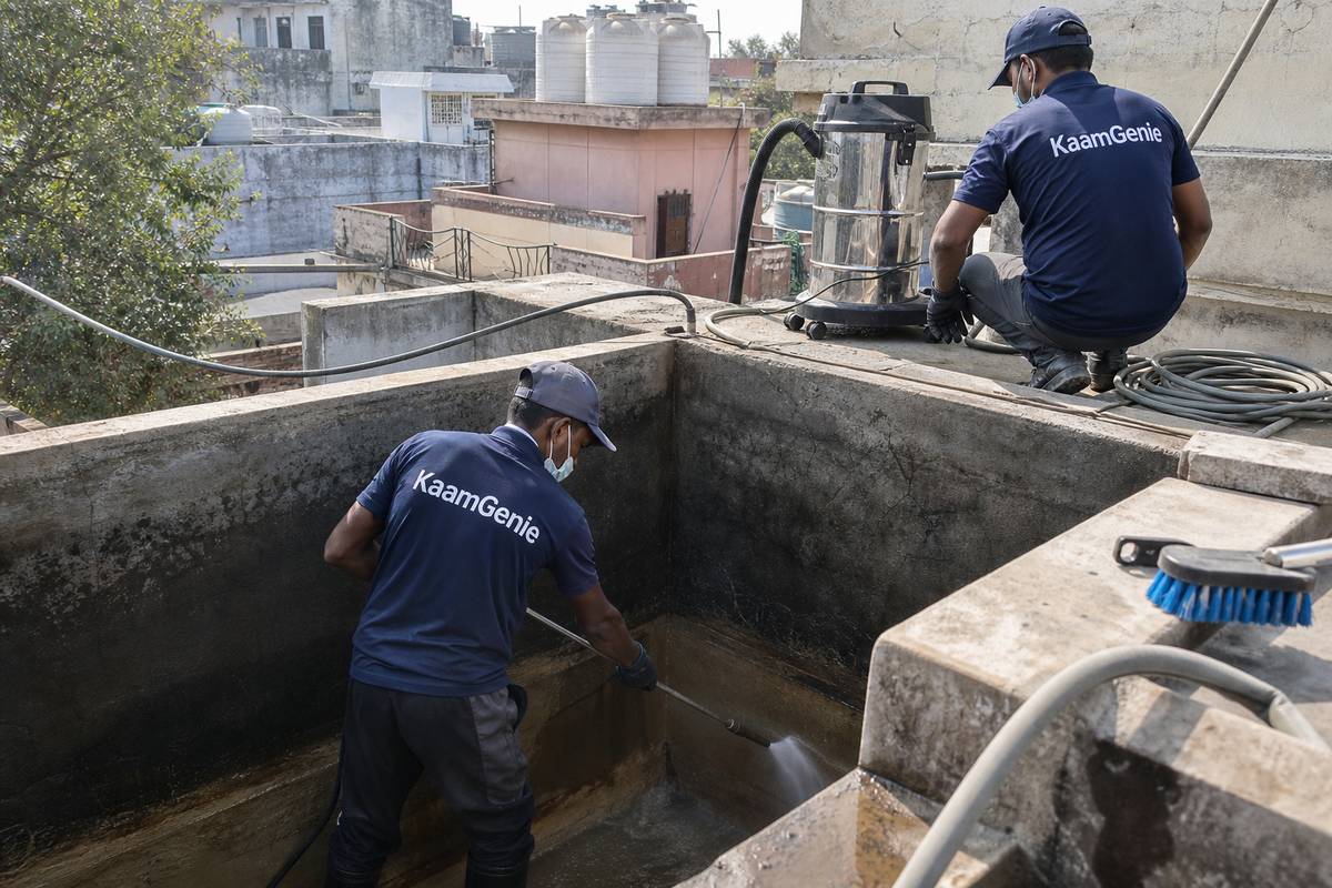 KaamGenie crew cleaning a overhead (rooftop) tank in Lodhi Colony, Delhi