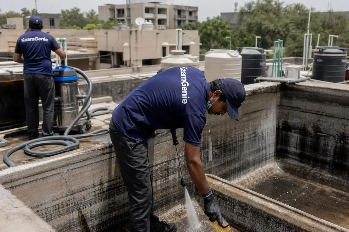 KaamGenie crew cleaning a overhead (rooftop) tank in Lodi Road, Delhi