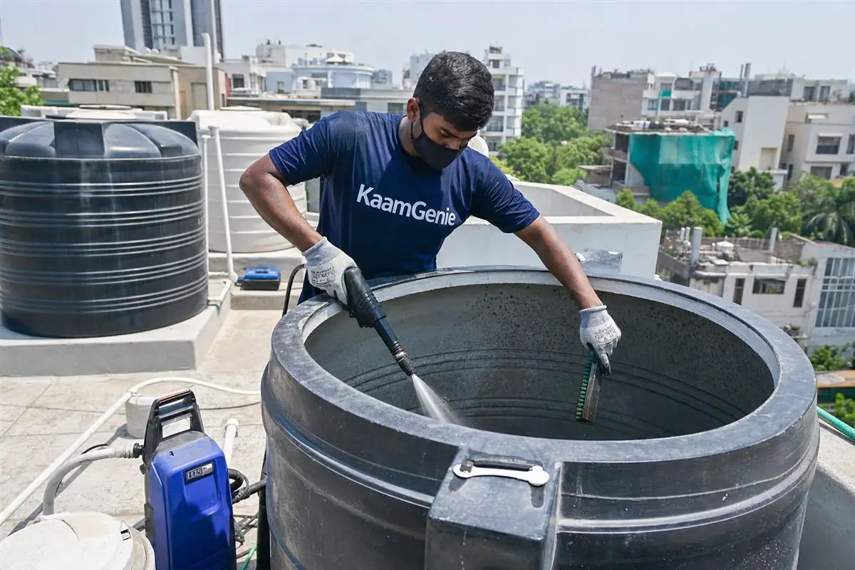 KaamGenie crew cleaning a overhead (rooftop) tank in Maharani Bagh, Delhi