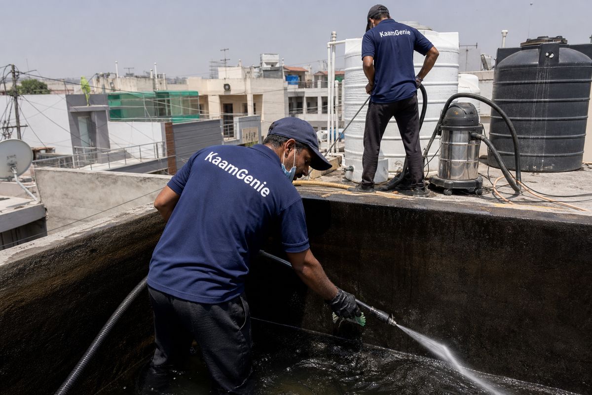 KaamGenie crew cleaning a overhead (rooftop) tank in Mahavir Enclave, Delhi
