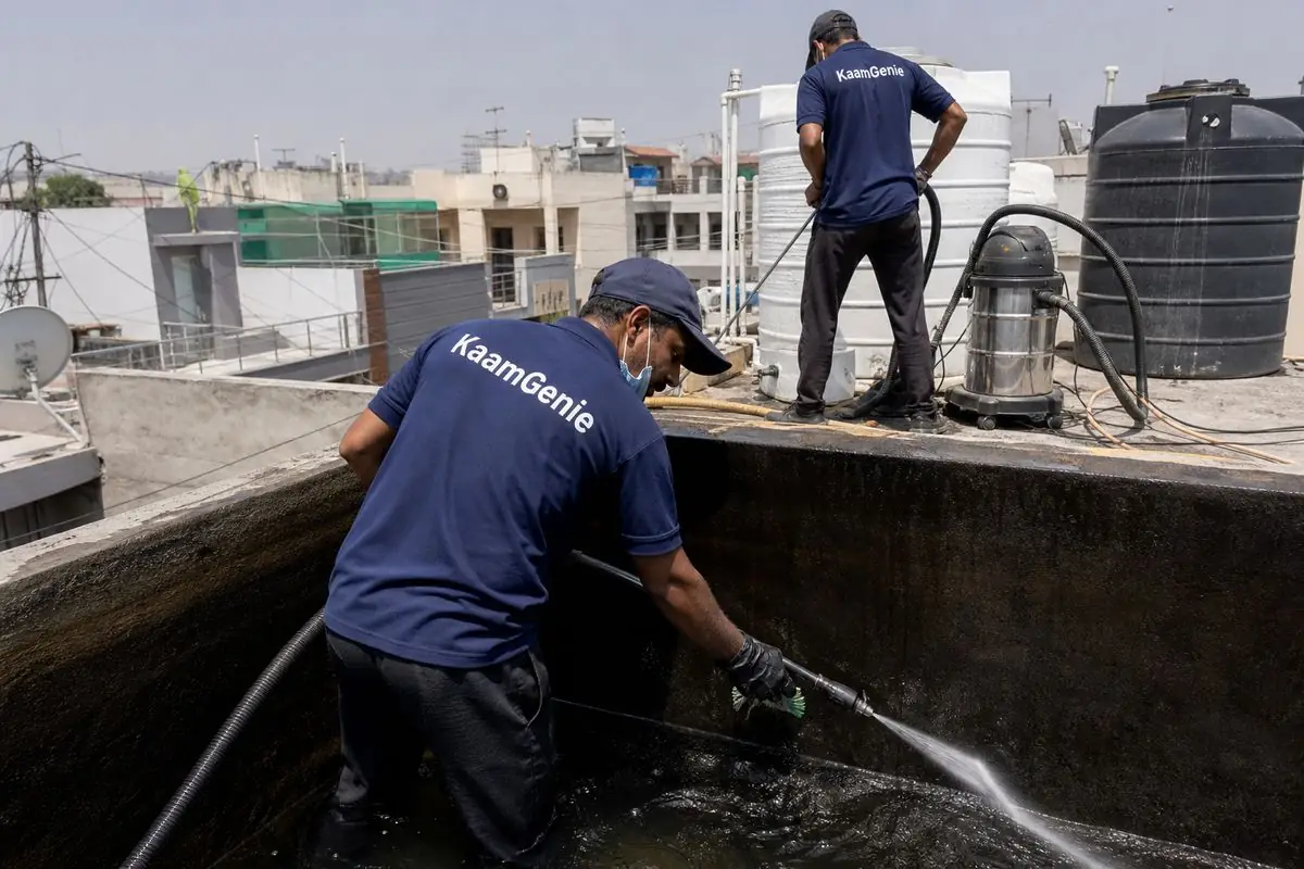 KaamGenie crew cleaning a overhead (rooftop) tank in Mahavir Enclave, Delhi