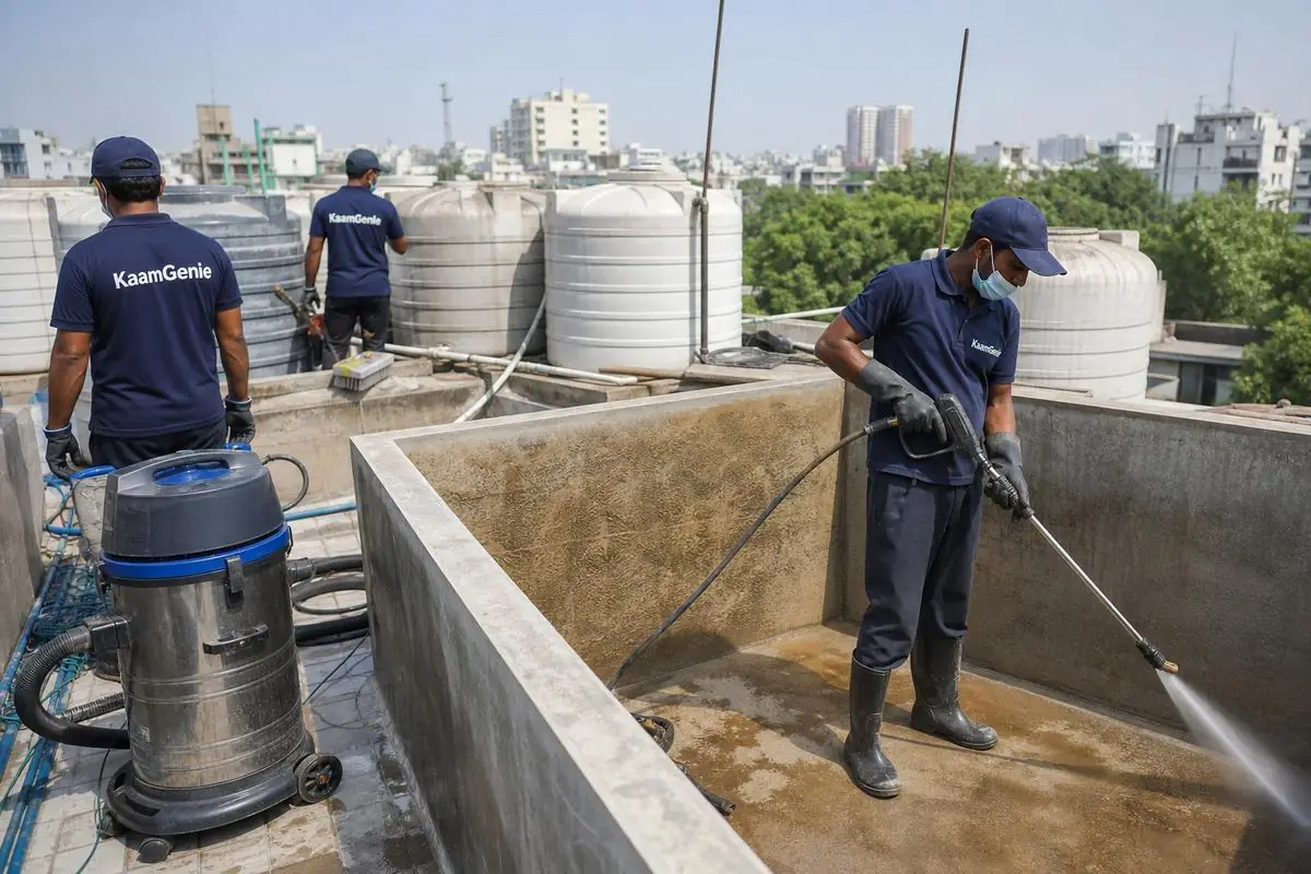 KaamGenie crew cleaning a overhead (rooftop) tank in Mayur Vihar Phase 1, Delhi