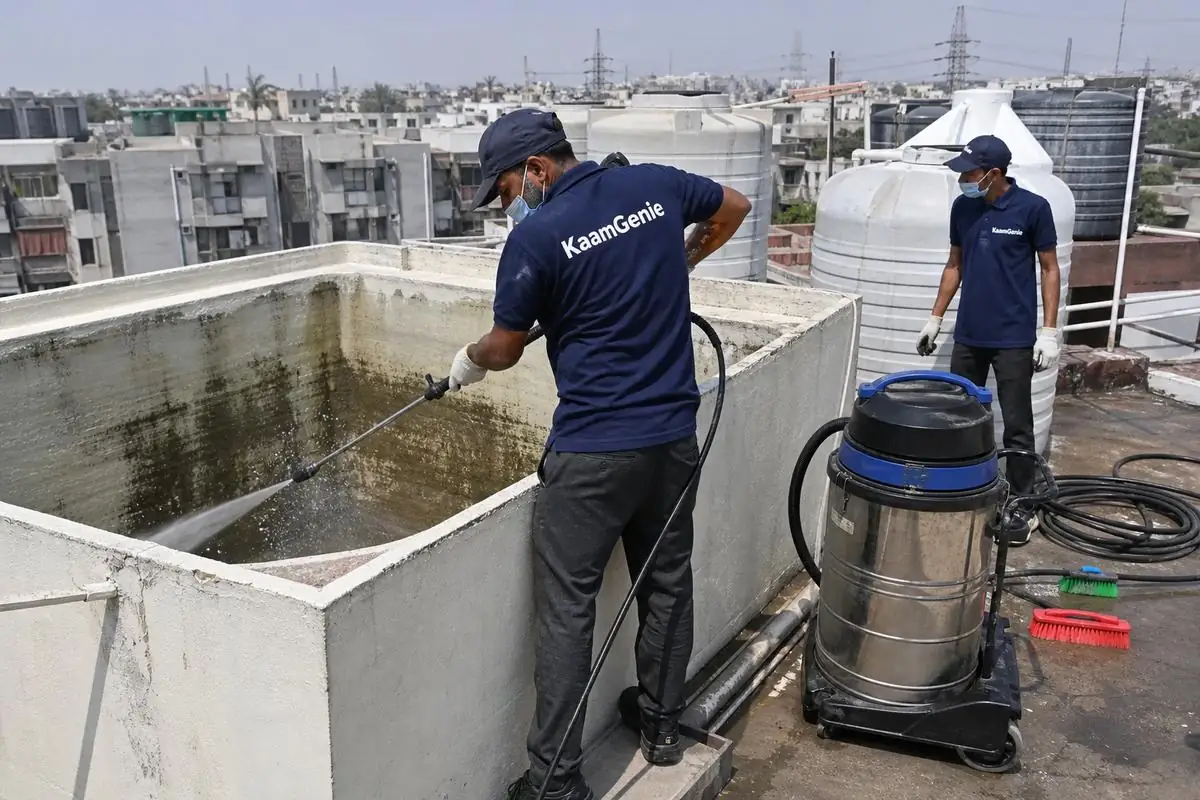 KaamGenie crew cleaning a overhead (rooftop) tank in Naraina, Delhi